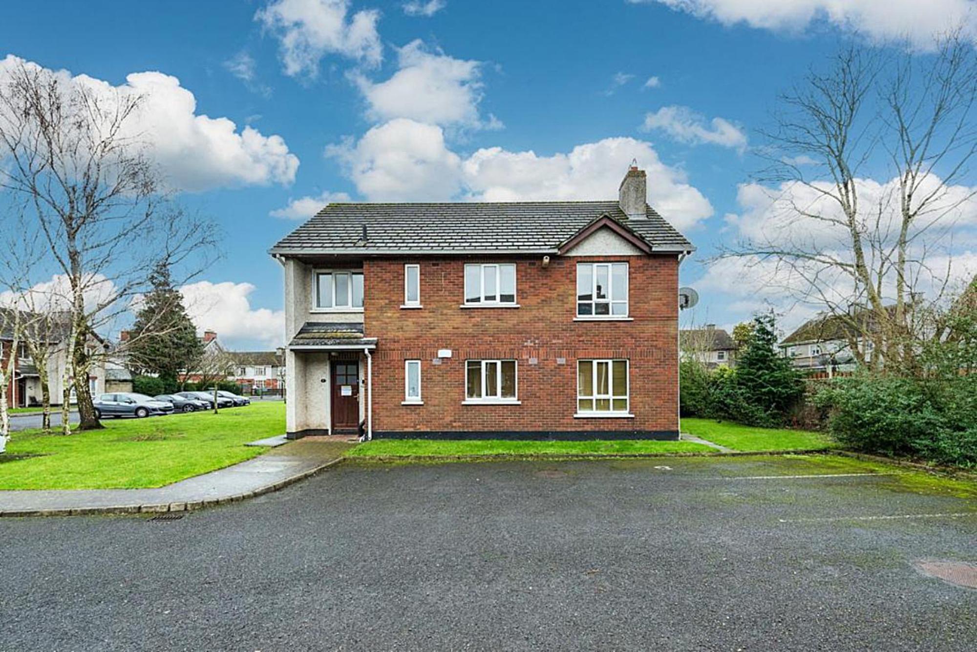 Roseville Courts Newbridge  Exteriör bild